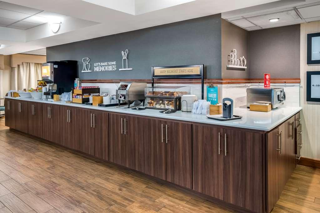 Hampton Inn Уинтър Хевън Ресторант снимка
