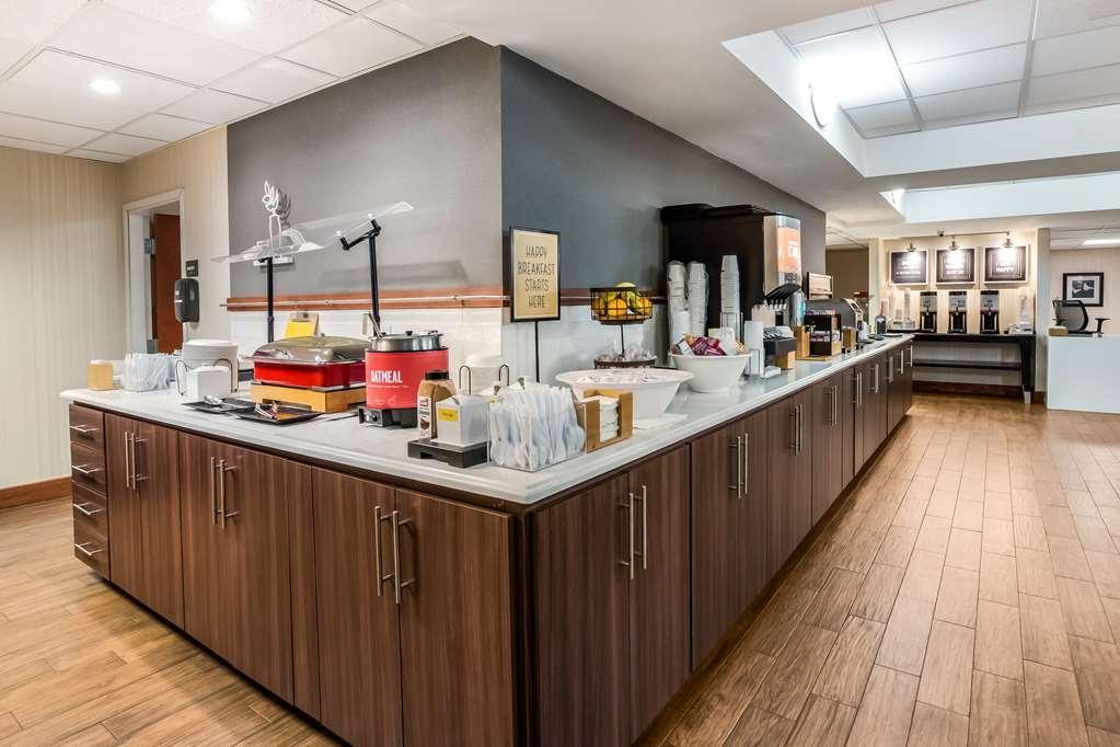 Hampton Inn Уинтър Хевън Ресторант снимка