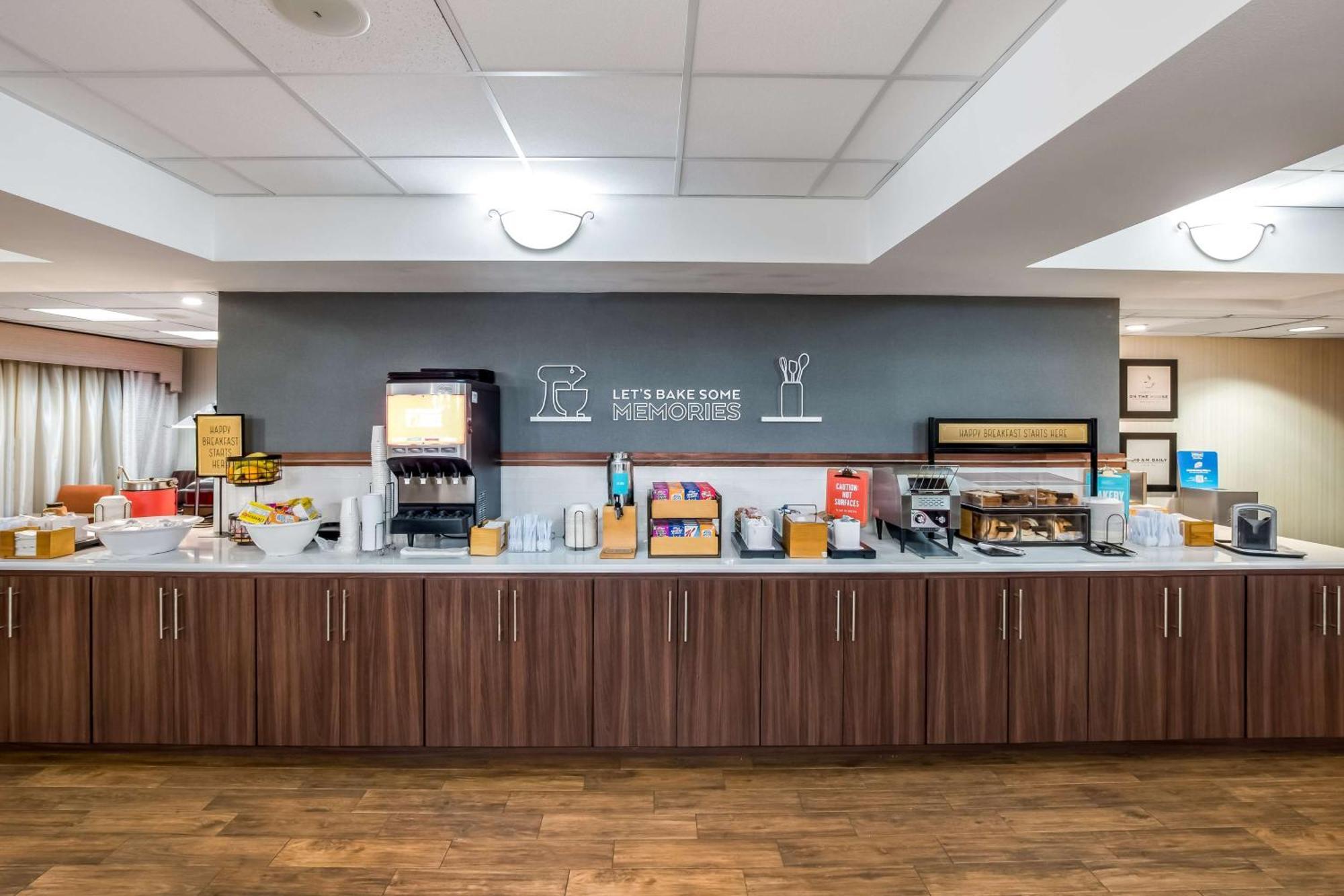 Hampton Inn Уинтър Хевън Екстериор снимка