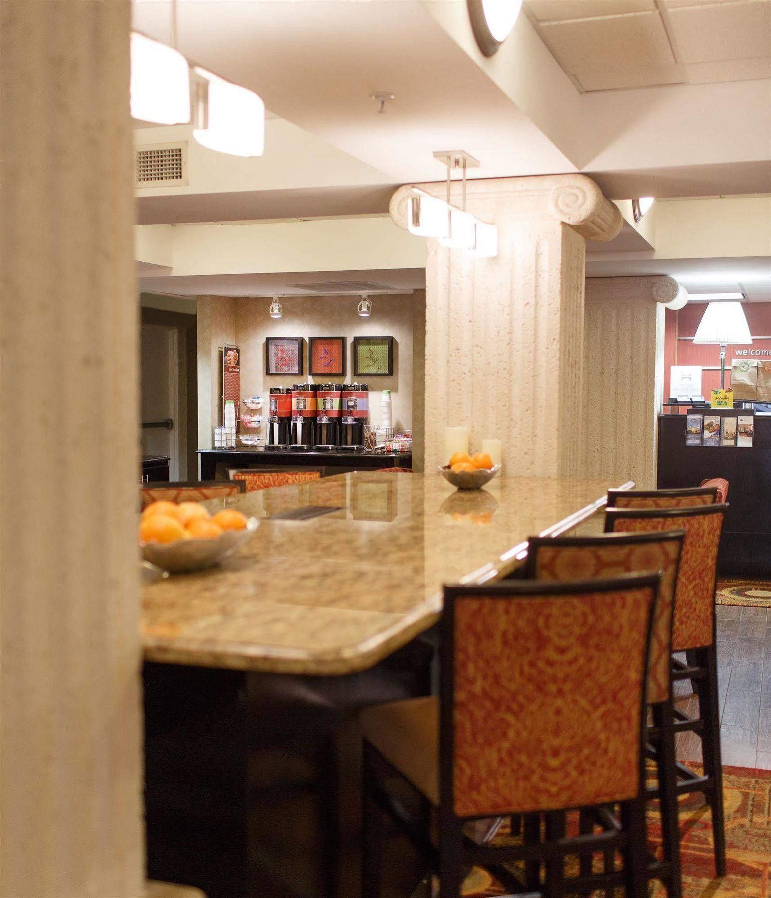 Hampton Inn Уинтър Хевън Екстериор снимка