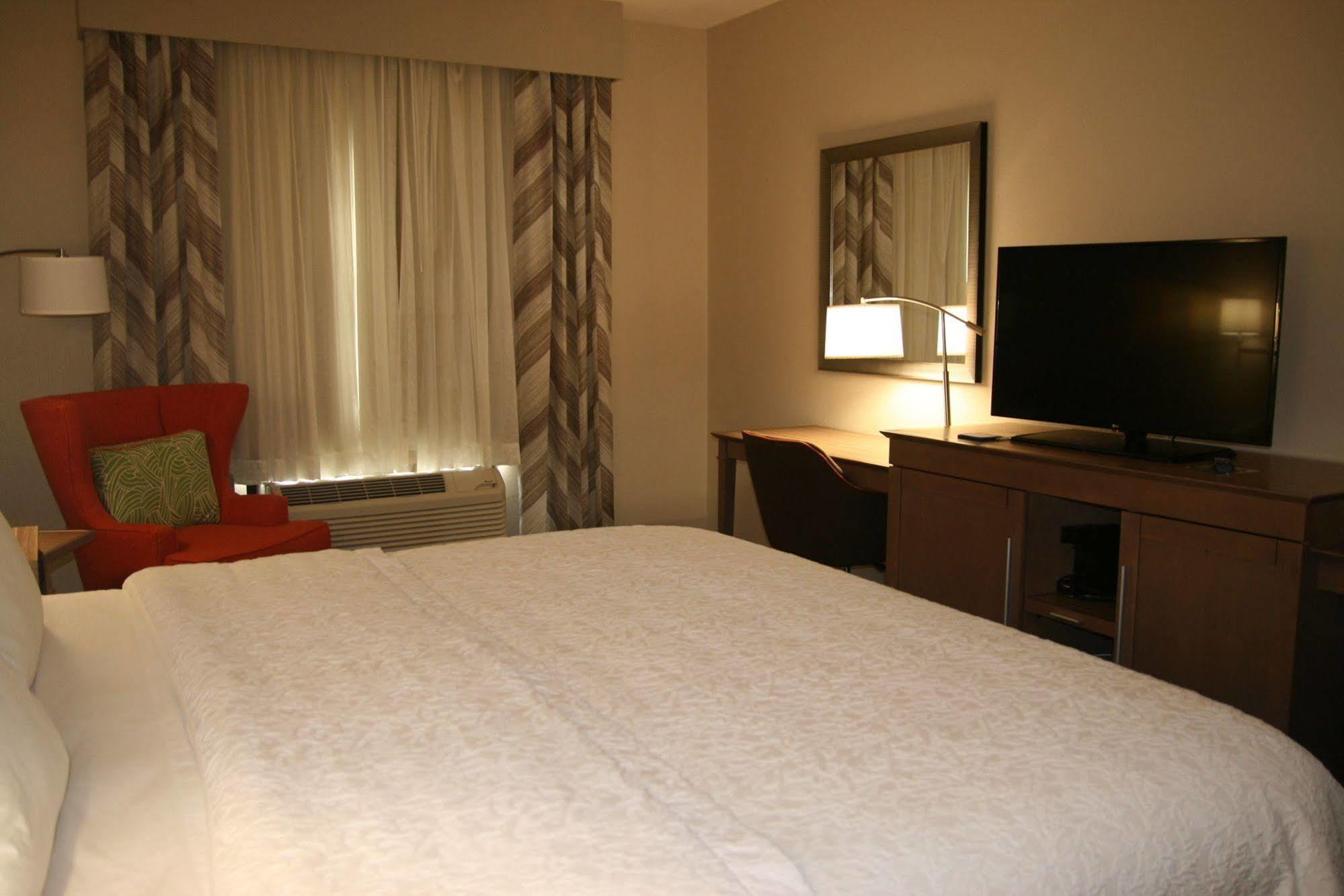 Hampton Inn Уинтър Хевън Екстериор снимка